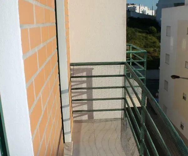 Brick Ocean נאזרה